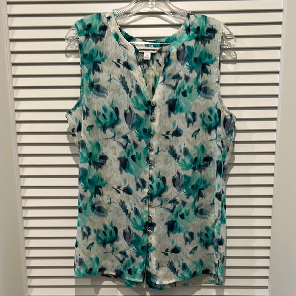 Croft & Barrow White and Blue Sleeveless Blouse with Mandarin Collar